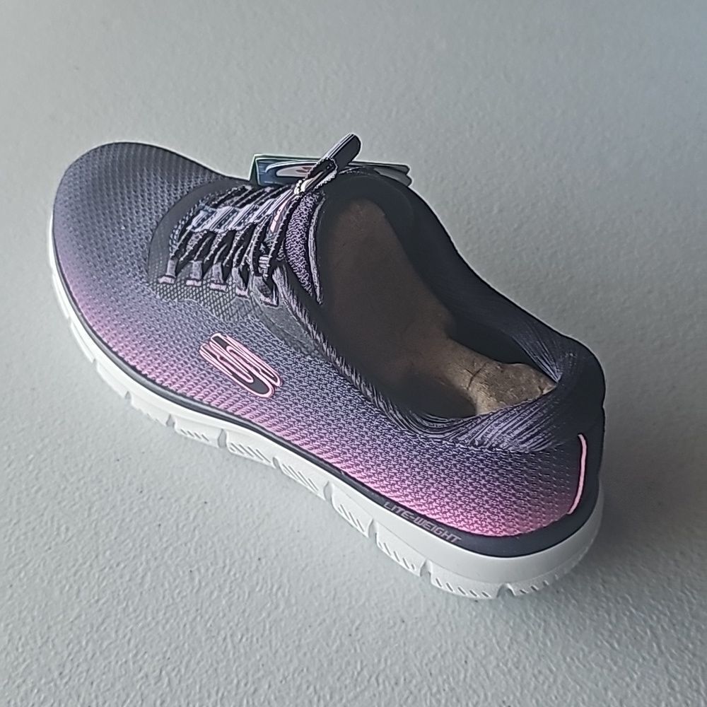 NIB Skechers Sheer Classic in Navy/Hot Pink, Size 5.5